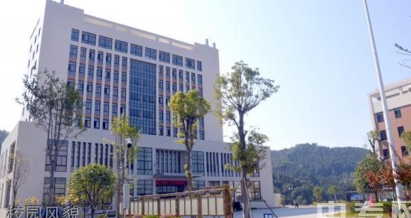 校園環(huán)境