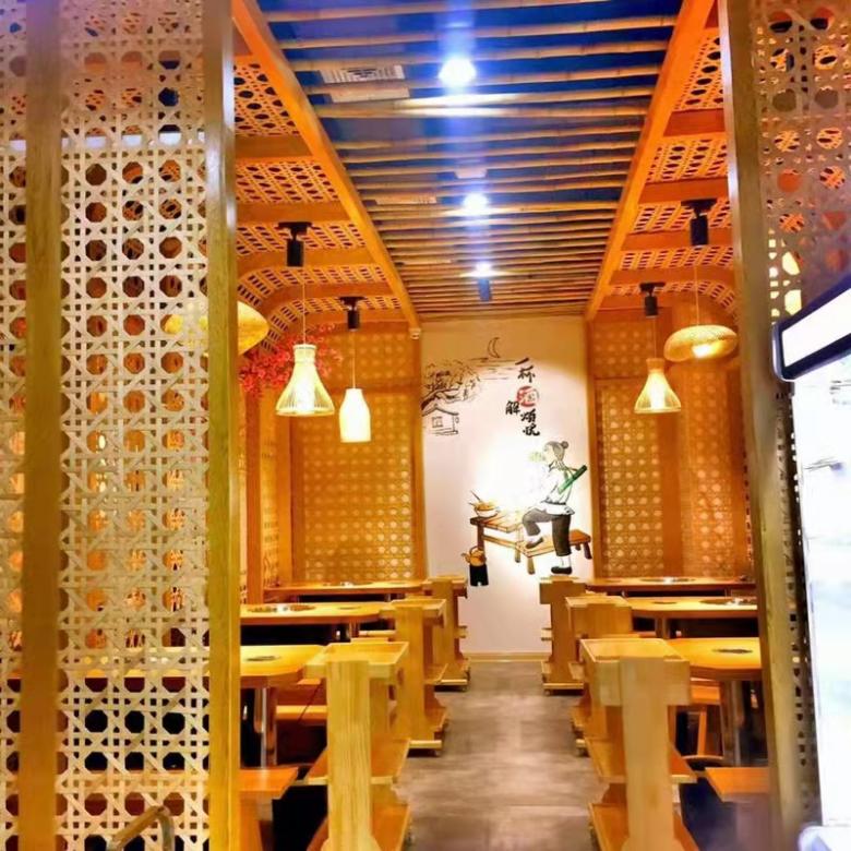 20211130/61a5e1d7348ab.jpg 博菲克家具廠工人安裝串串店卡座沙發(fā).jpg